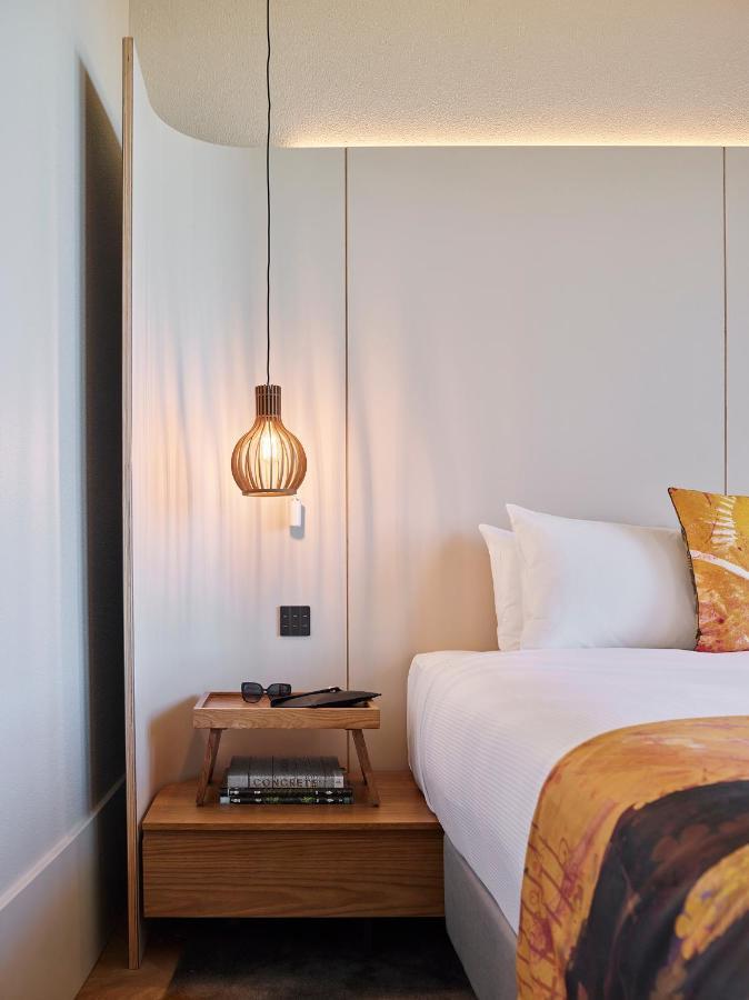 Crystalbrook Kingsley Hotel Newcastle Exterior foto A pendant light